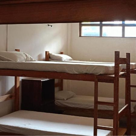 Funky Monkey Hostel & Yoga Rooftop Lounge , Arugambay พอททูวิล ภายนอก รูปภาพ