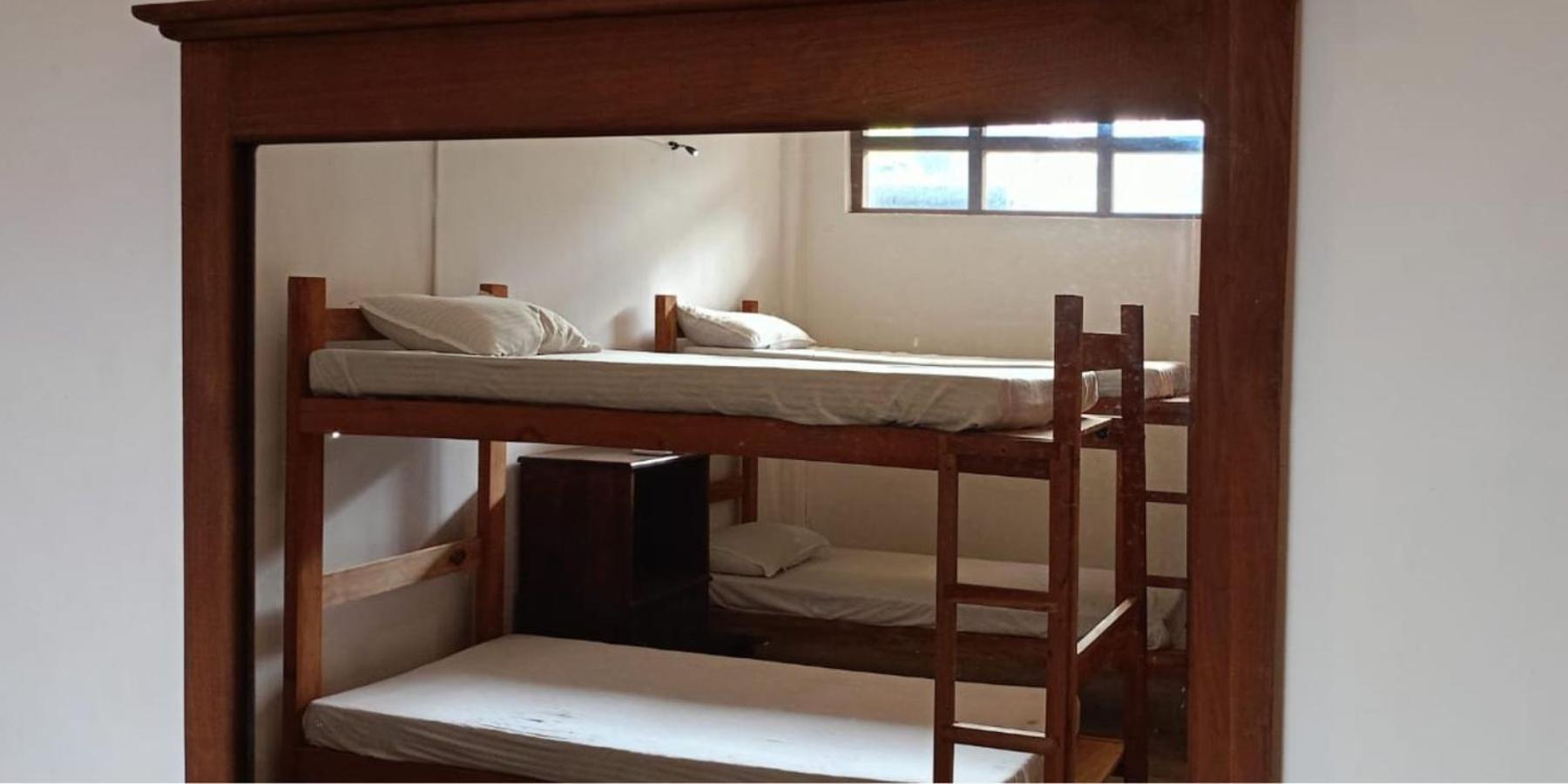 Funky Monkey Hostel & Yoga Rooftop Lounge , Arugambay พอททูวิล ภายนอก รูปภาพ